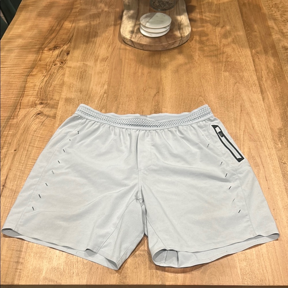 Men's Light Gray Ten Thousand Session Short Size M 7”